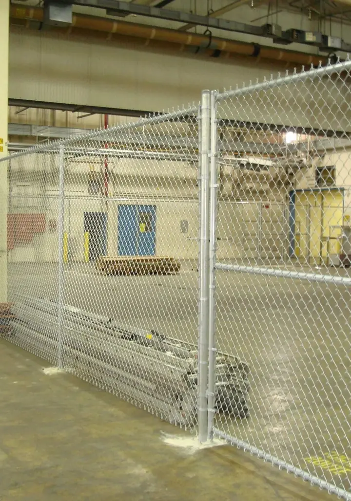 Interior chain link partition