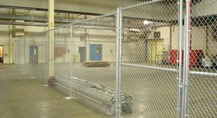 Interior chain link partition