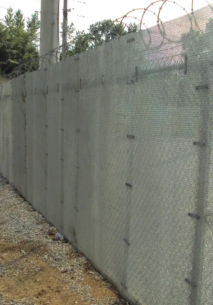 Privacy-slat security wall