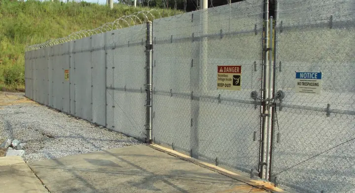Slatted enclosure and gate