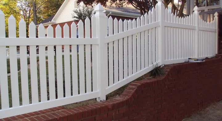 Picket with scalloped run